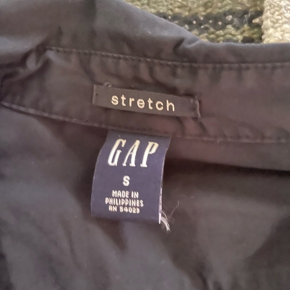 GAP BLACK BUTTON DOWN - Picture 2 of 2